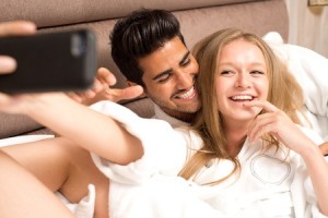 Sexting can lead to stronger relationships between committed adults